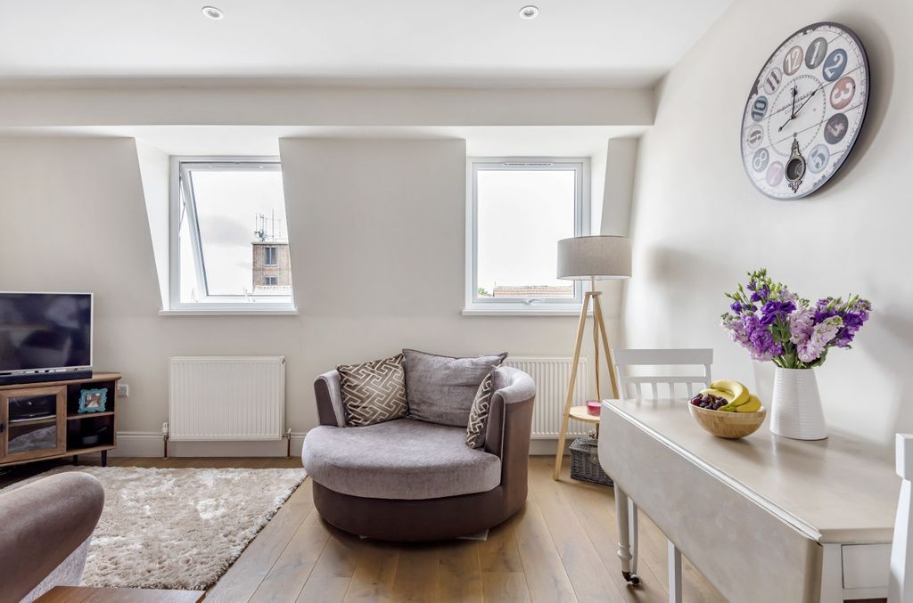 2 bed flat for sale in Belmont Road, Wallington SM6 Zoopla