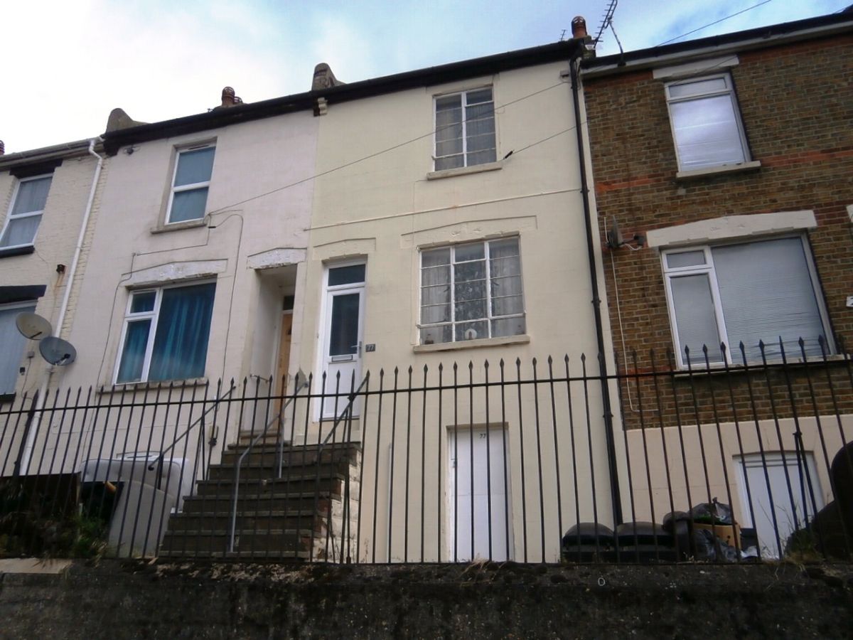 3 bed terraced house for sale in Upper Luton Road, Chatham ME5 Zoopla