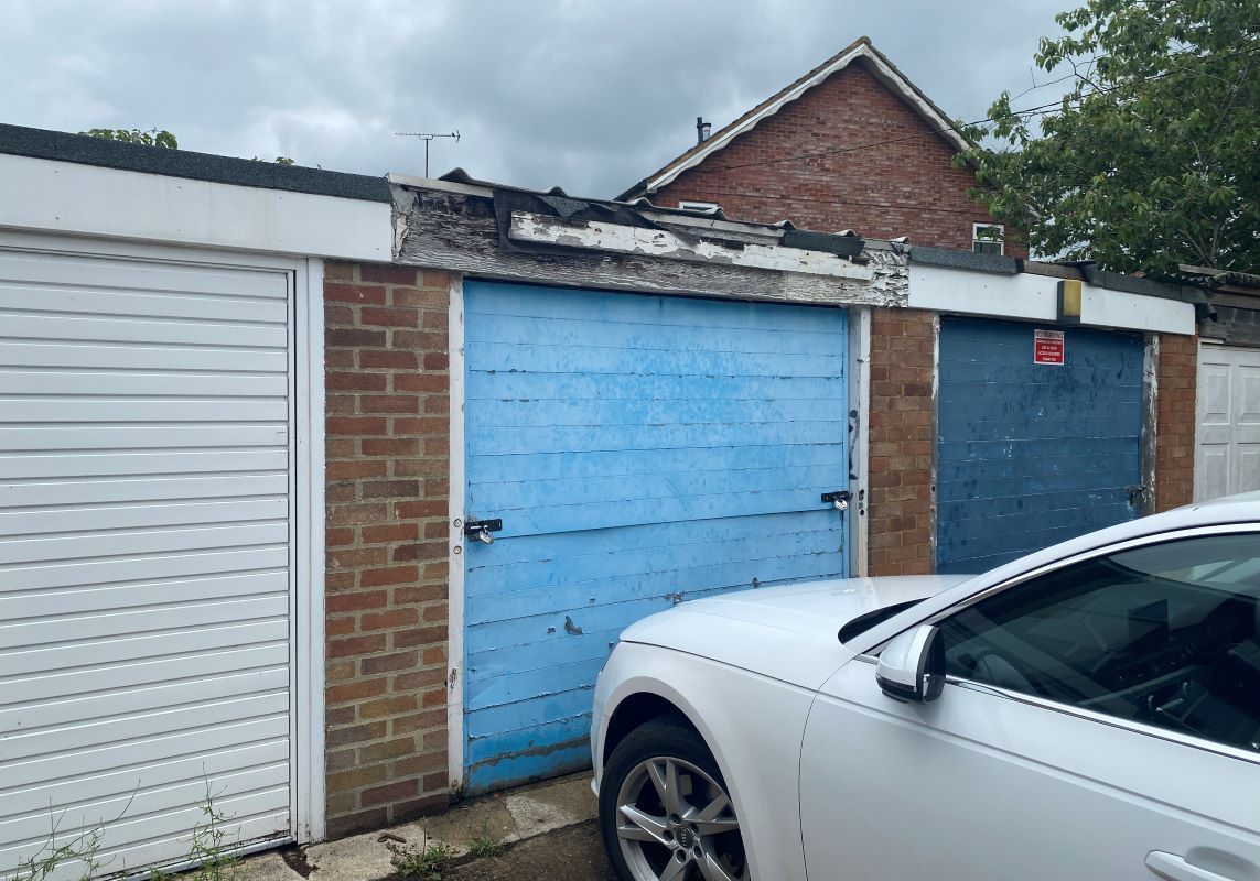 Parking/garage for sale in Garage At Middle Field, Weston Turville