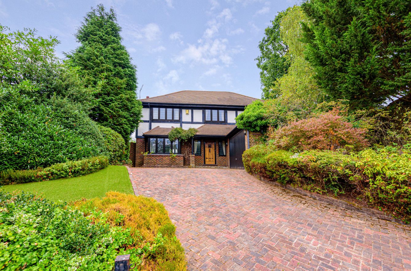 4 bed detached house for sale in Merlewood Drive, Chislehurst, Kent BR7