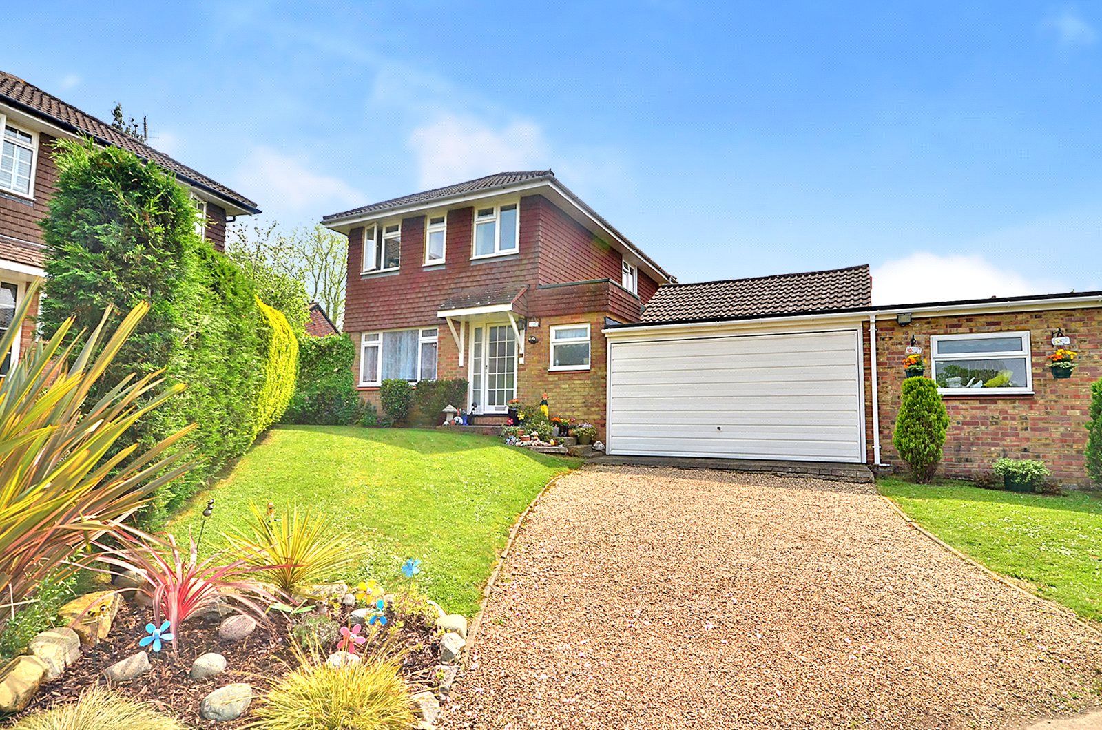 3 bed detached house for sale in Dormansland, Lingfield RH7 Zoopla