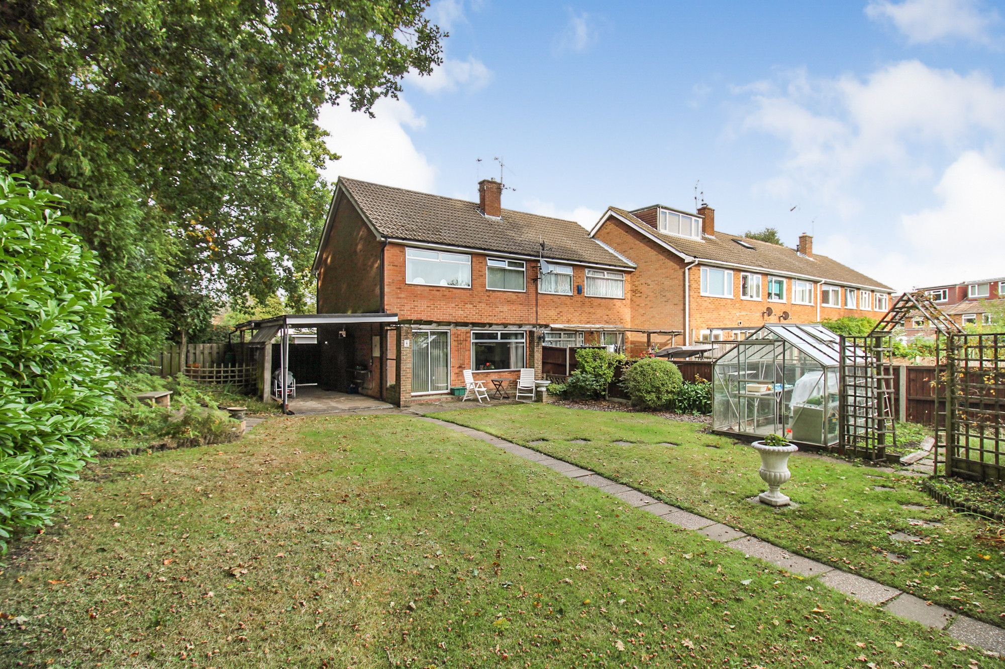 3 bed end terrace house for sale in Derwent Close, Farnborough GU14