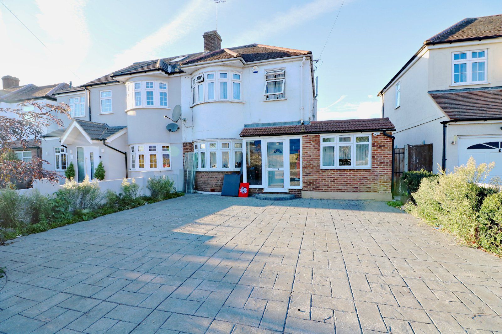 5 bed semidetached house for sale in Forest Road, Ilford IG6 Zoopla