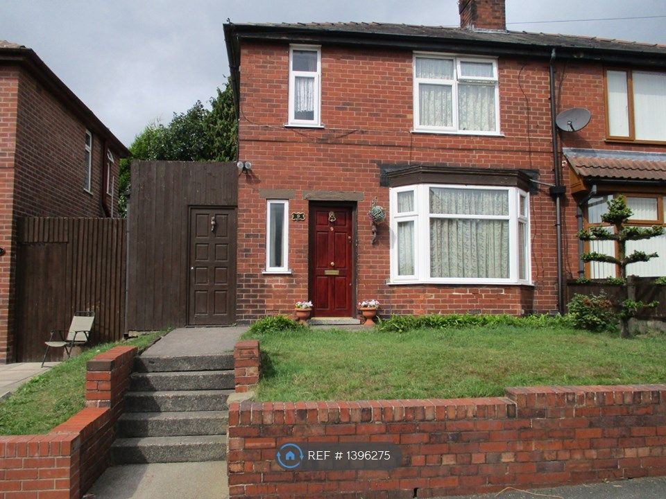 2 bed semidetached house to rent in Clapham Street, Manchester M40