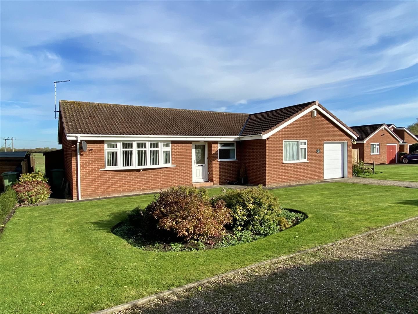 2 bed detached bungalow for sale in Drury Park, Long Bennington, Newark