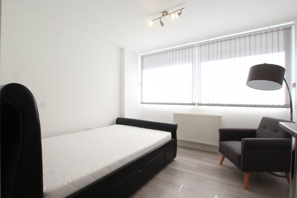 Studio to rent in Putney Hill, Putney, London SW15 Zoopla