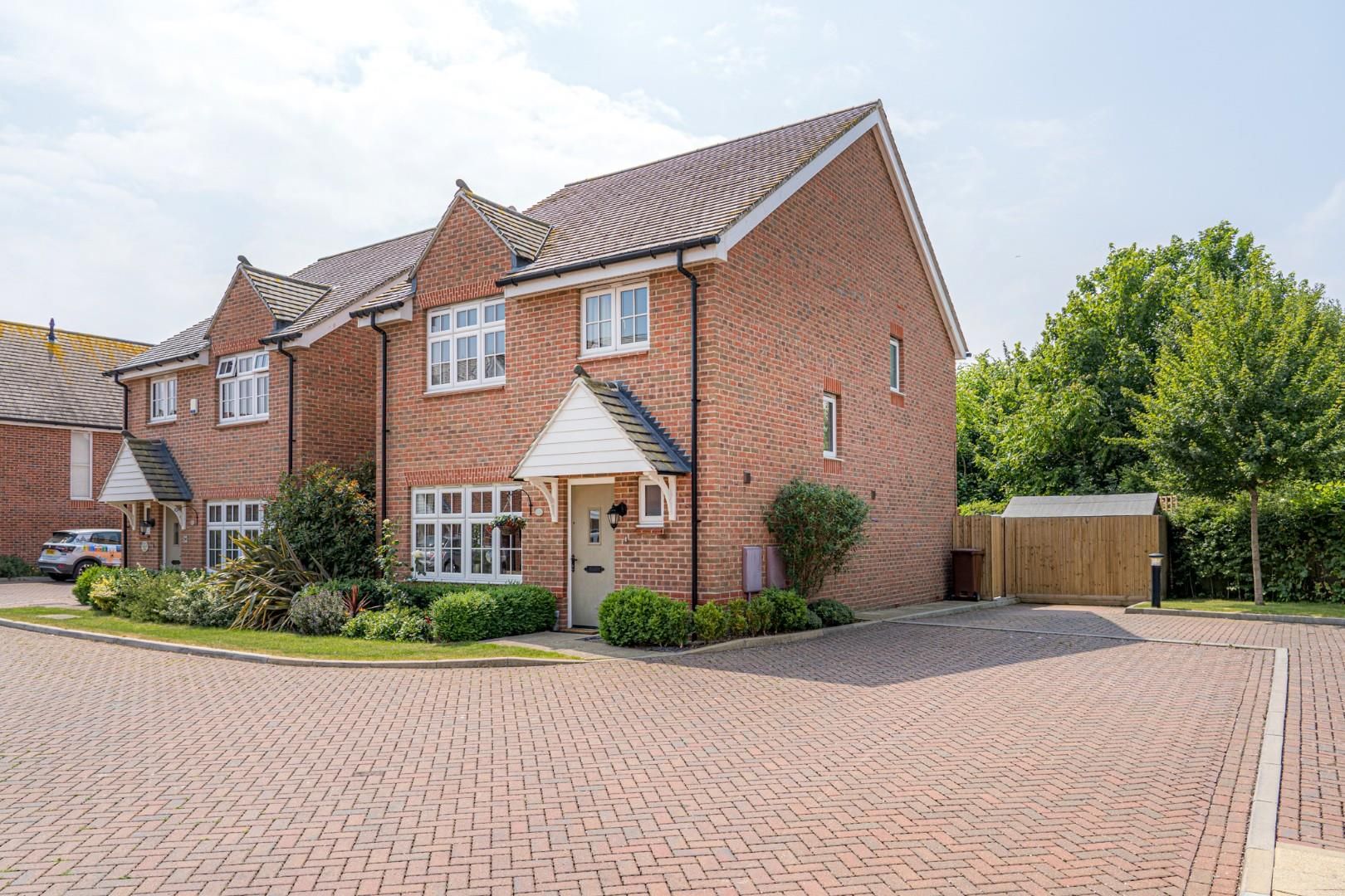4 bed detached house for sale in Lakeside Avenue, Faversham ME13 Zoopla
