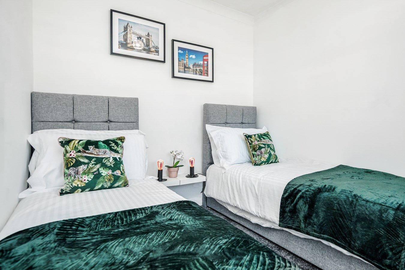 2 bed flat to rent in The Crescent, Harlington, Hayes UB3 Zoopla