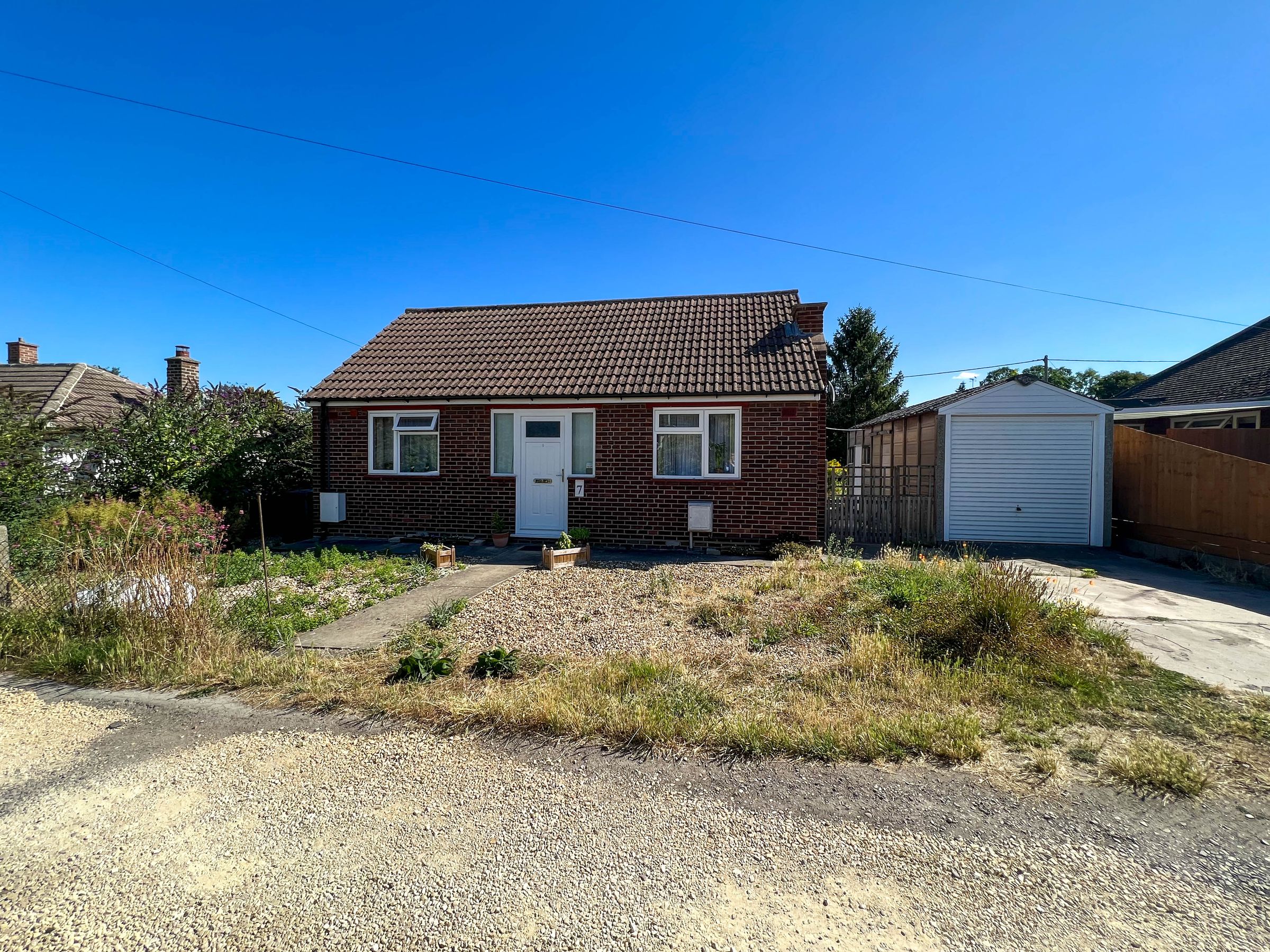 2 bed detached bungalow for sale in Meadow Way, Melbourn, Royston SG8