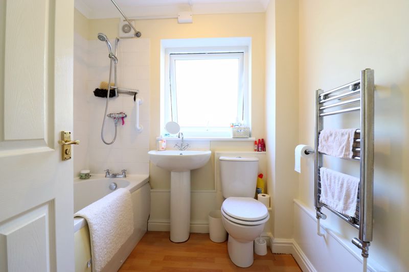 2 bed to rent in Porchester Road, Hucclecote, Gloucester GL3