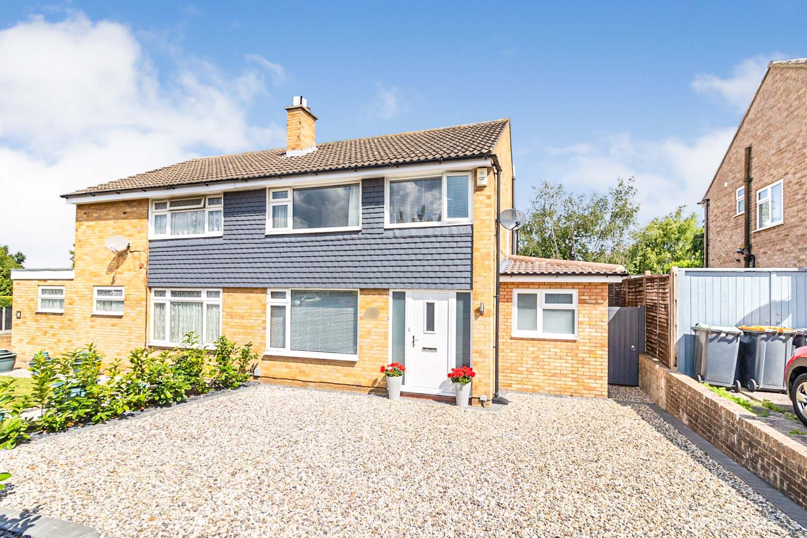 3 bed semidetached house for sale in Rowallan Drive, Bedford MK41 Zoopla