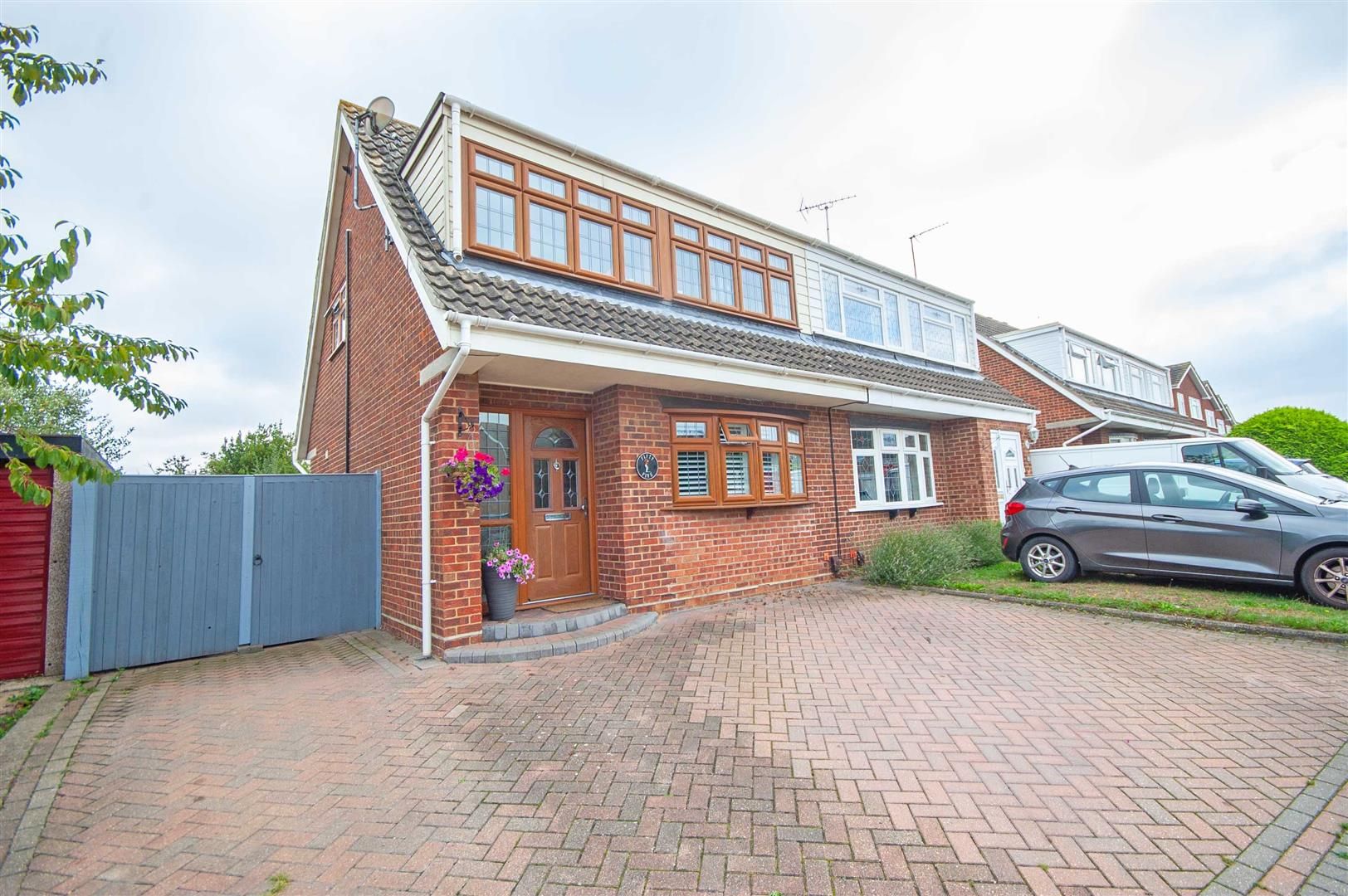 3 bed semidetached house for sale in Downsway, Springfield, Chelmsford