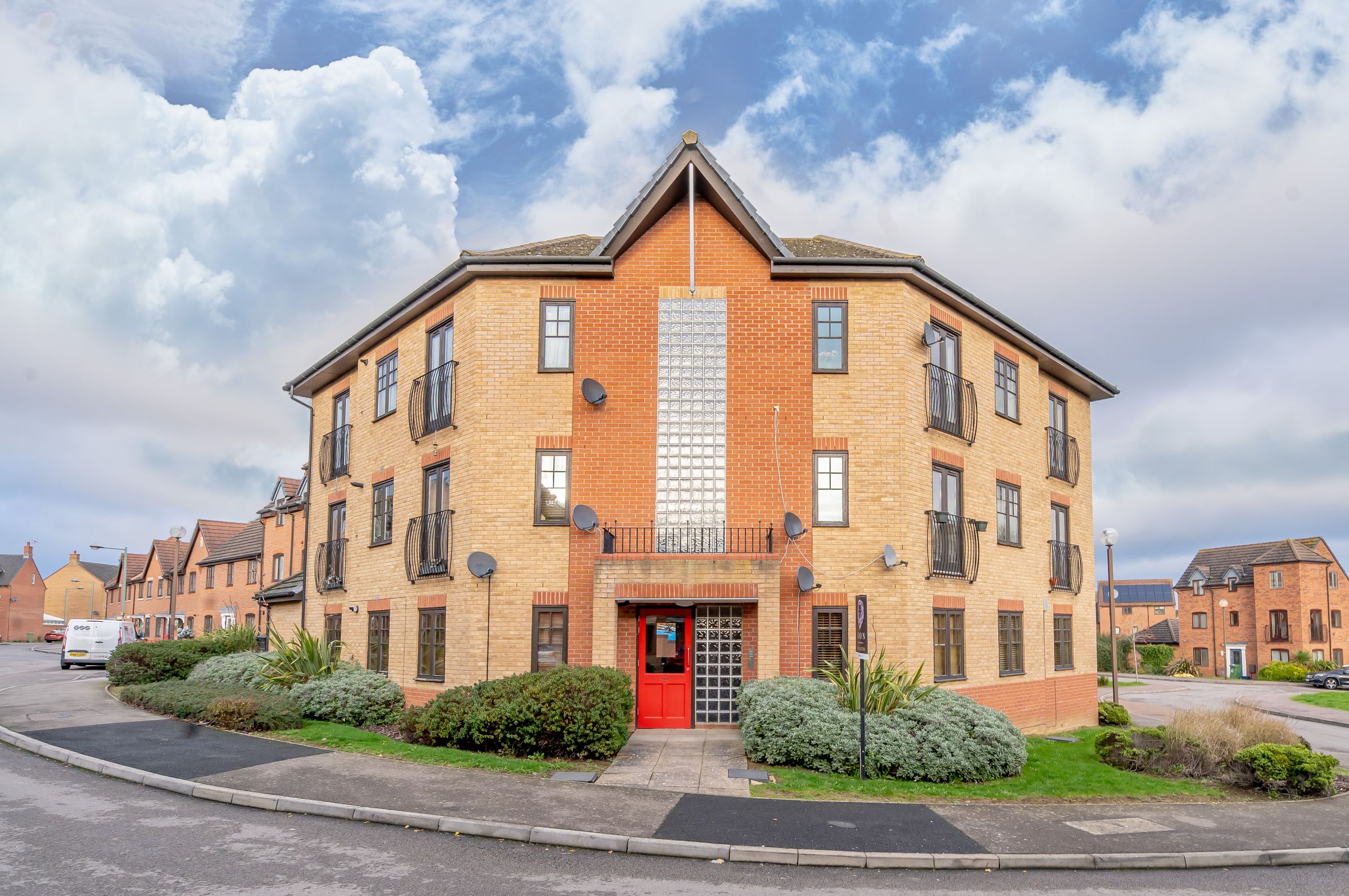 2 bed flat for sale in Exbury Lane, Milton Keynes, Buckinghamshire MK4