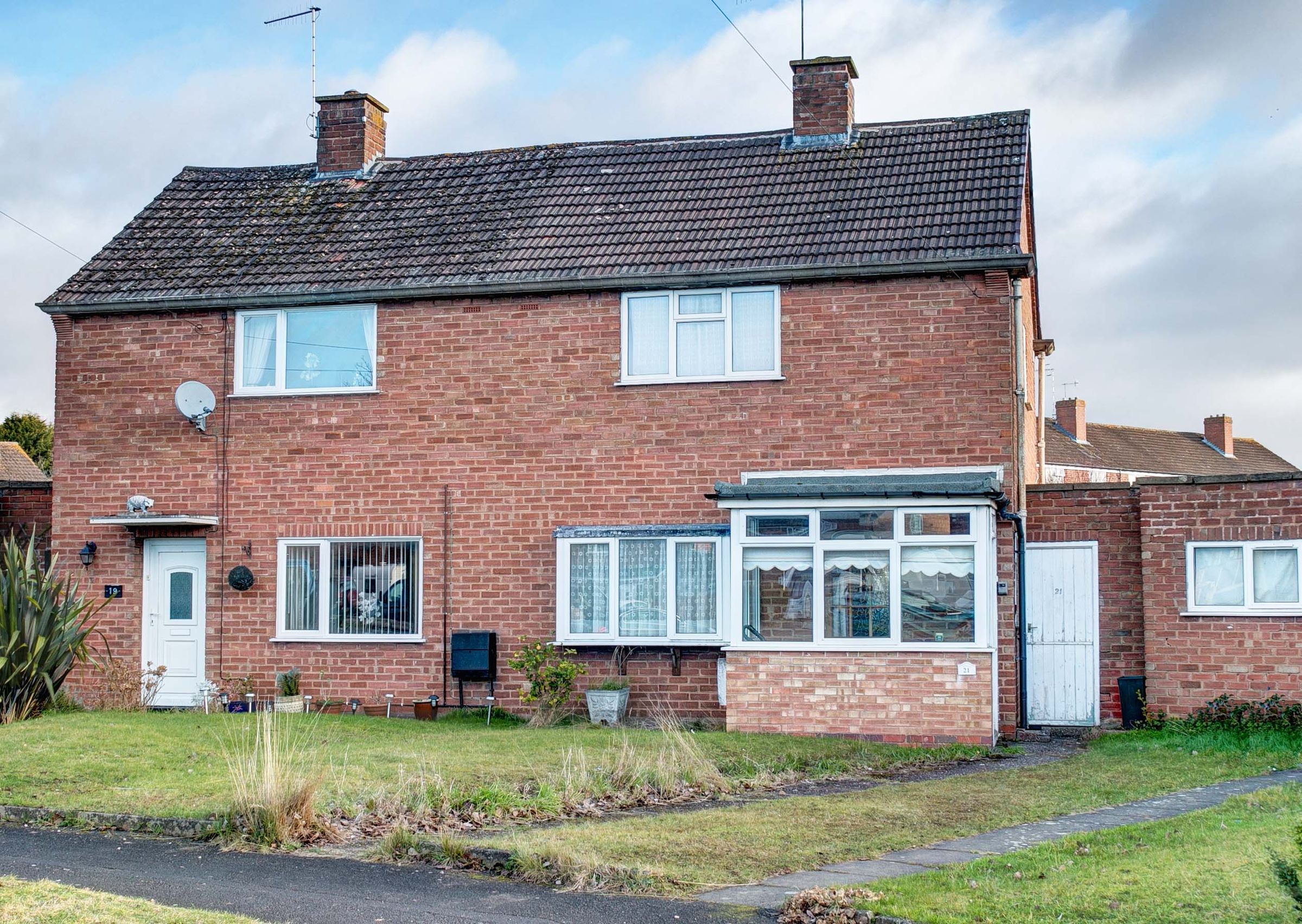 2 bed semidetached house for sale in Cobham Close, Charford