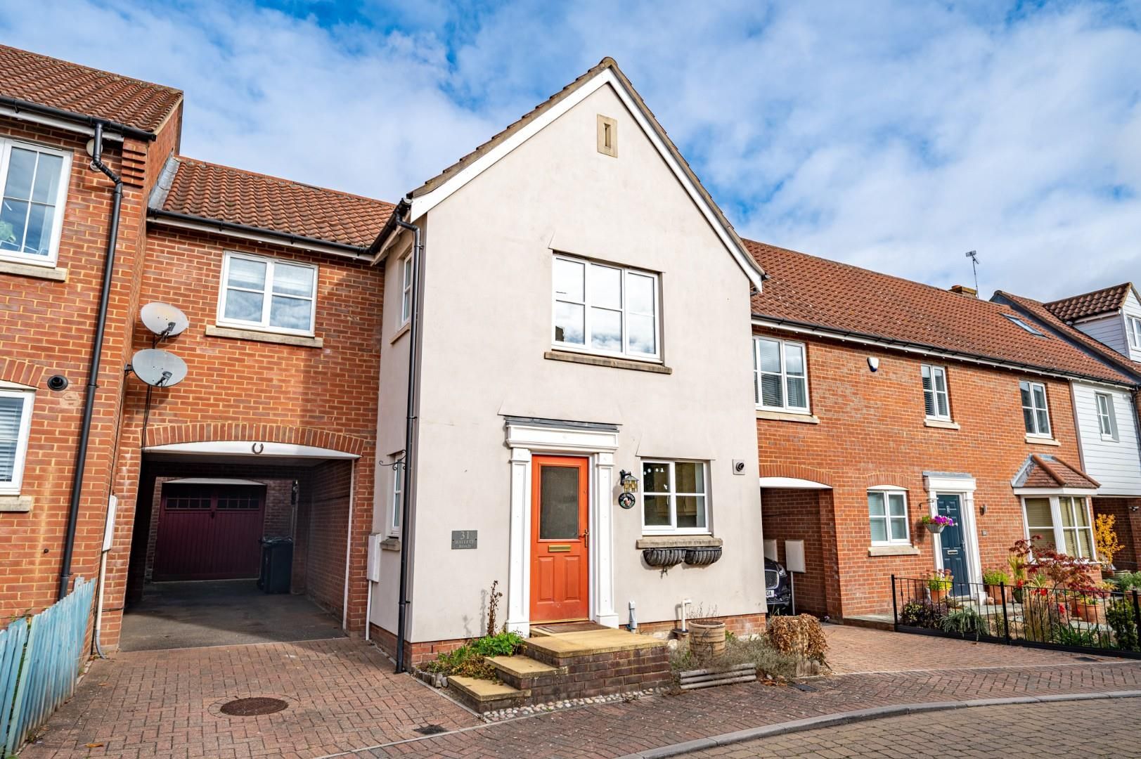 4 bed linkdetached house for sale in Hallett Road, Flitch Green