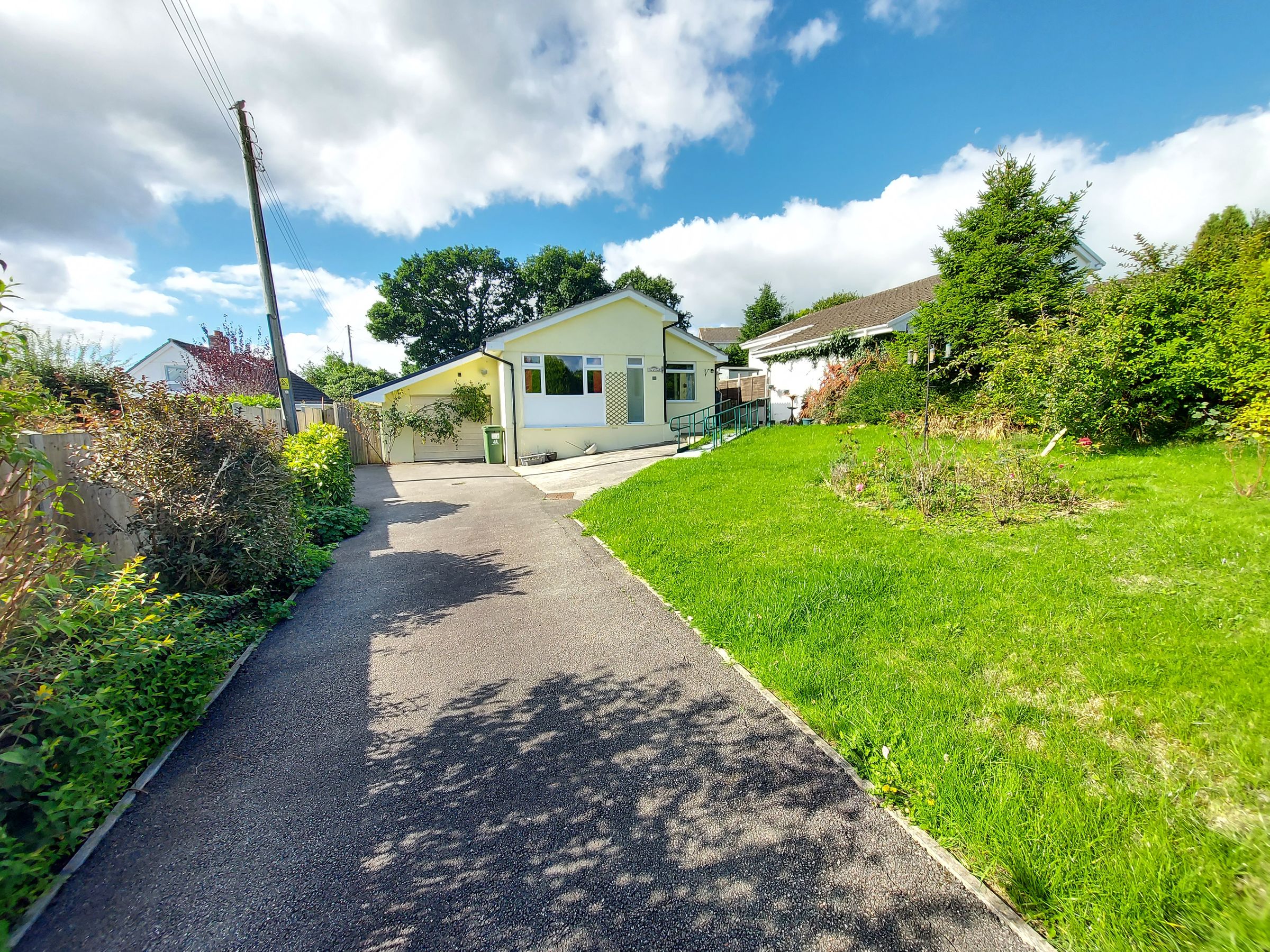 4 bed detached bungalow for sale in Moorfield Road, St. GilesOnThe