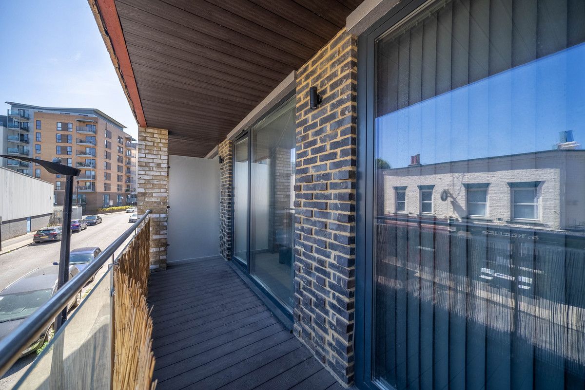 2 bed flat for sale in Shirley Street, London E16 Zoopla