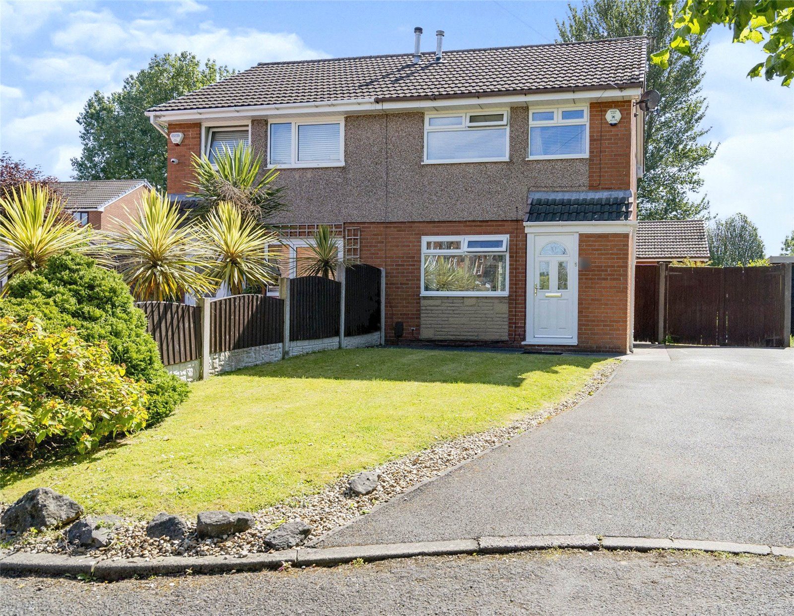 3 bed semidetached house for sale in Quakerfields, Westhoughton