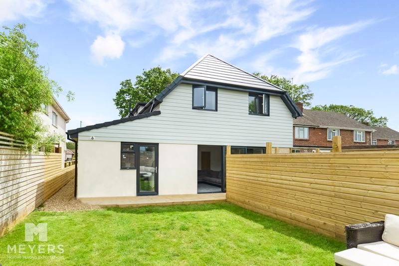 Broadway Lane Throop BH8  