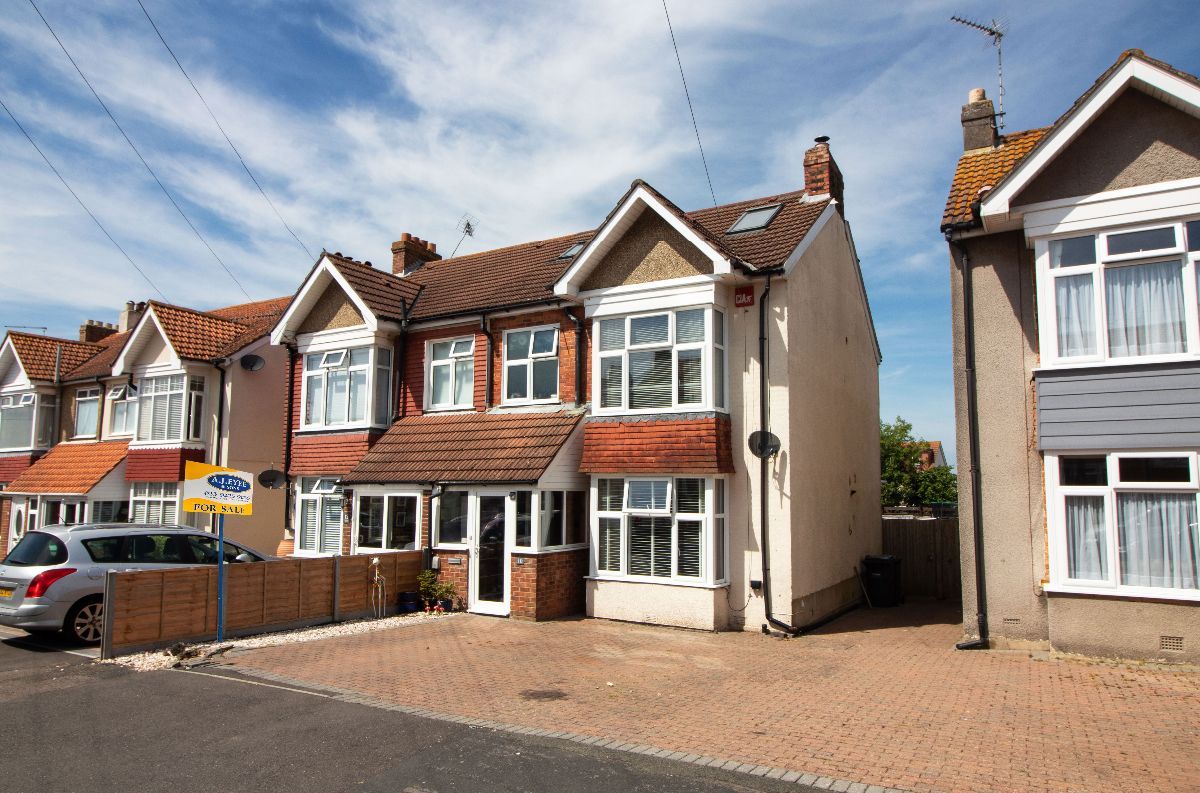 4 bed semidetached house for sale in Hillside Avenue, Widley PO7 Zoopla