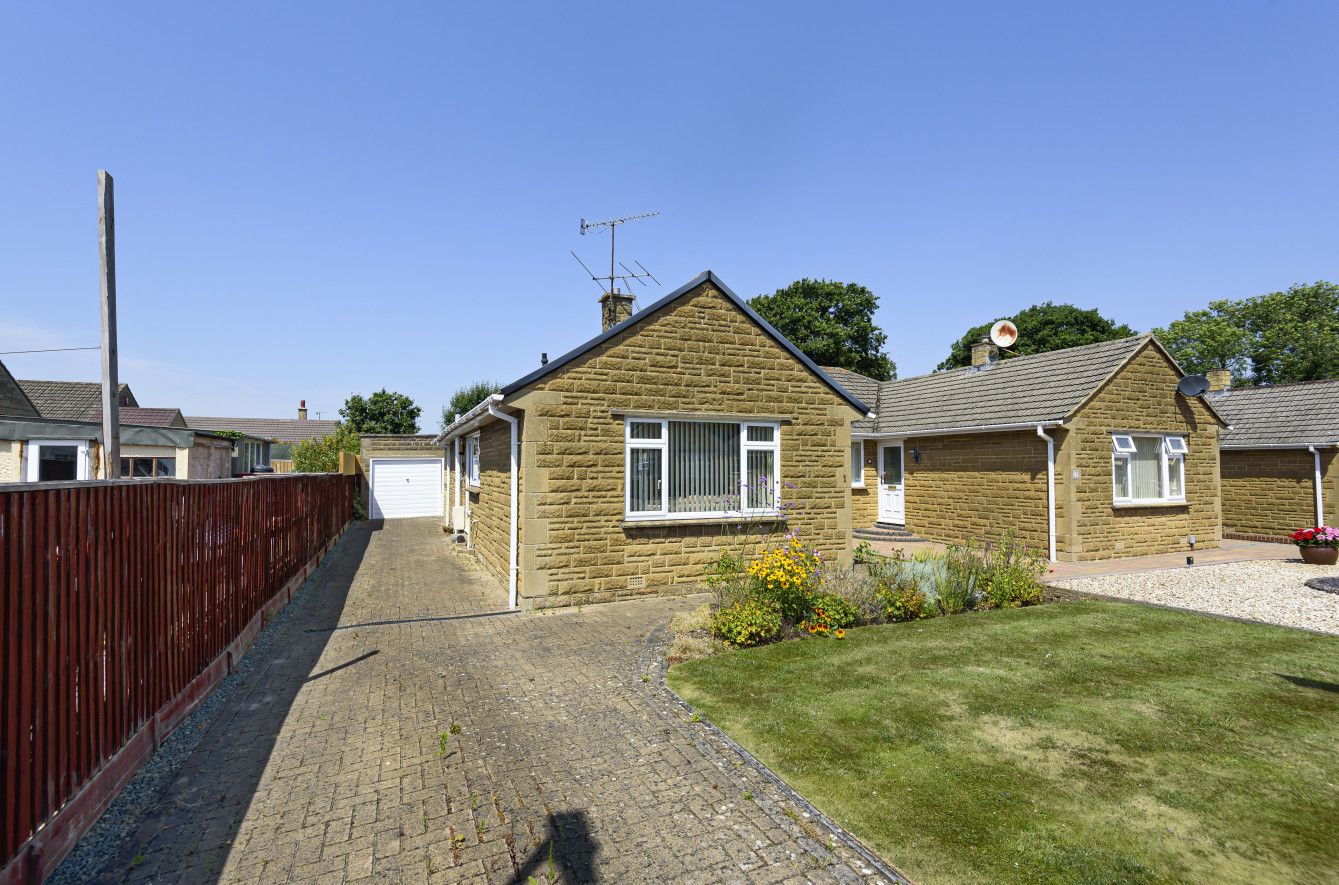 3 bed bungalow for sale in Emmanuel Close, Greenmeadow, Swindon SN25