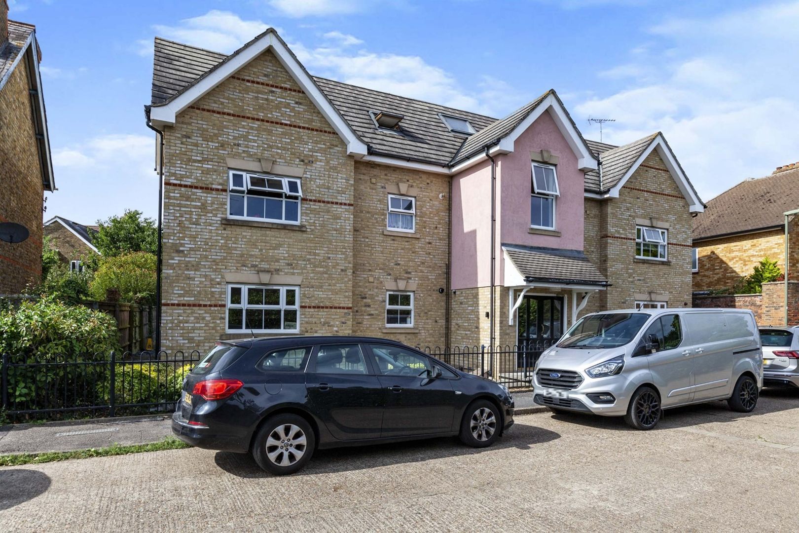 2 bed flat for sale in Crown Street, Egham TW20 Zoopla