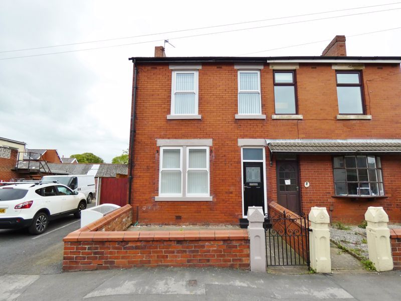 4 bed semidetached house for sale in Clitheroes Lane, Freckleton