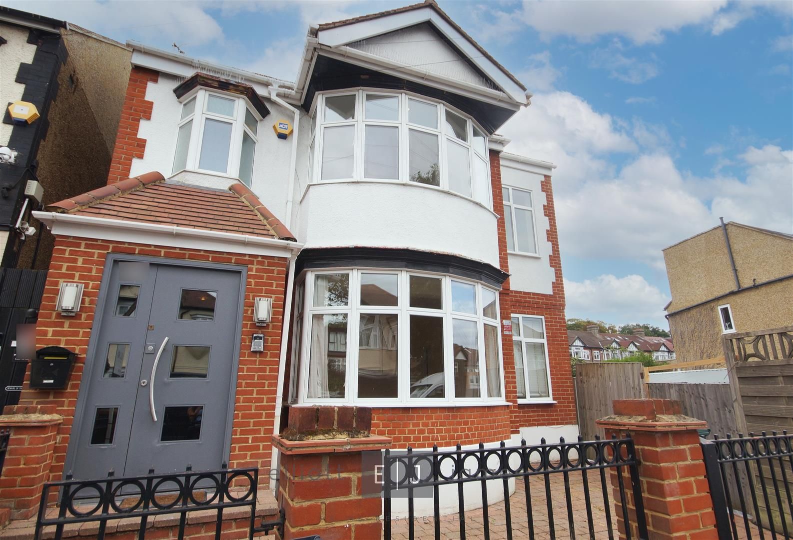 5 bed detached house to rent in Oak Hill Close, Woodford Green IG8 Zoopla
