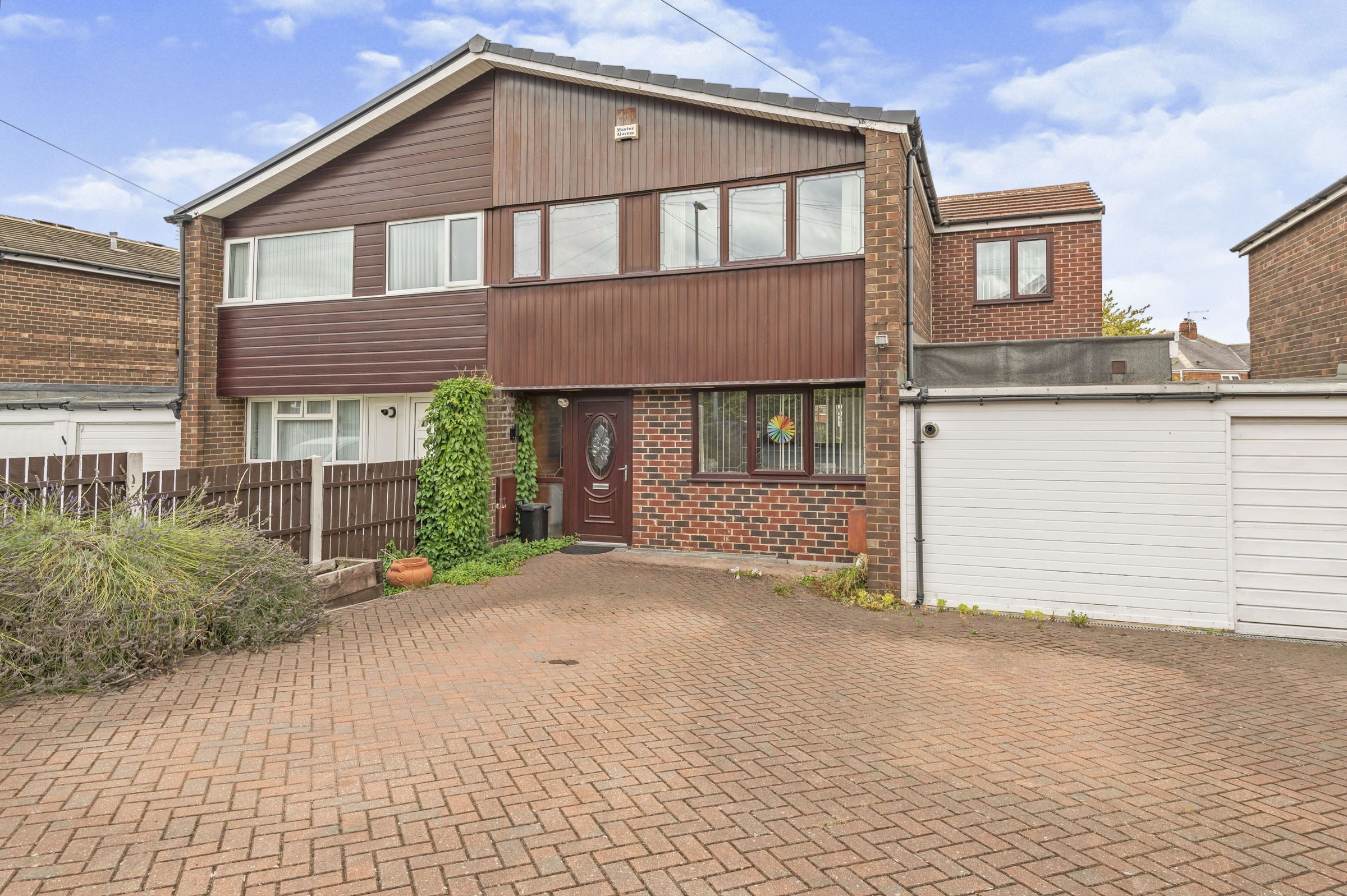 3 bed semidetached house for sale in High Ridge Park, Rothwell, Leeds