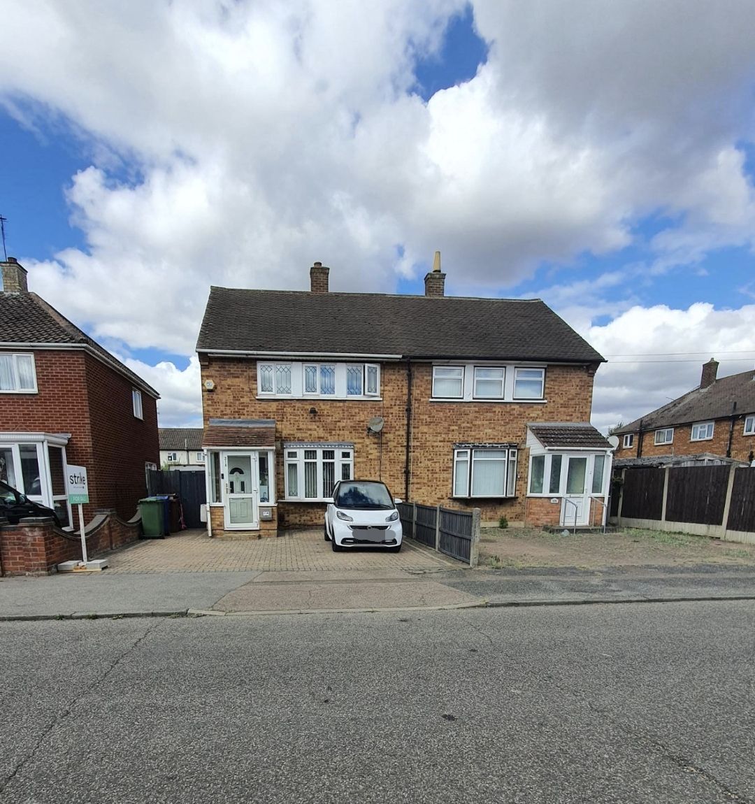 3 bed semidetached house for sale in Anton Road, South Ockendon RM15