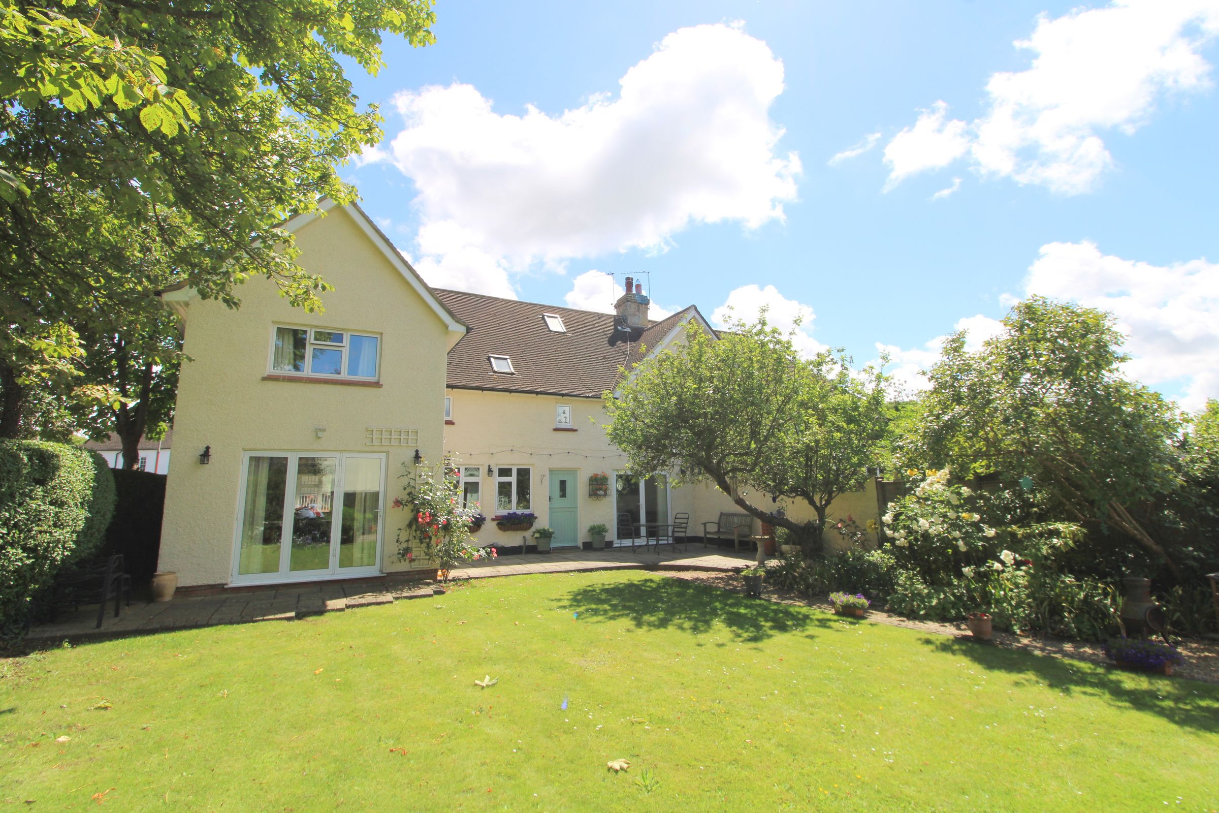 4 bed semidetached house for sale in Woodthorpe Road, Ashford TW15