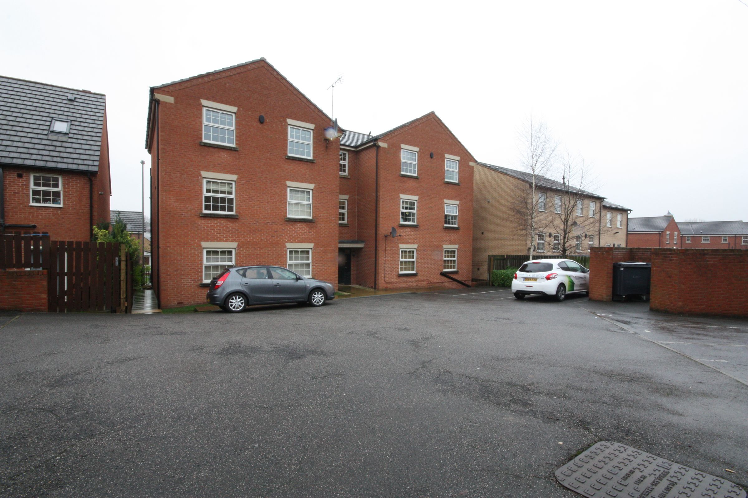 2 bed flat to rent in Vienna Court, Churwell, Morley, Leeds LS27 Zoopla