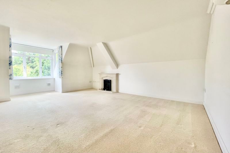 2 bed flat for sale in Church Road, Claygate, Esher KT10 Zoopla