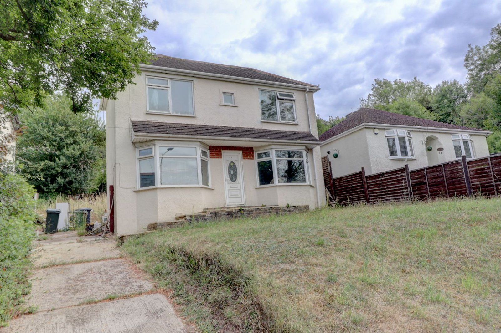 3 bed detached house for sale in New Road, High