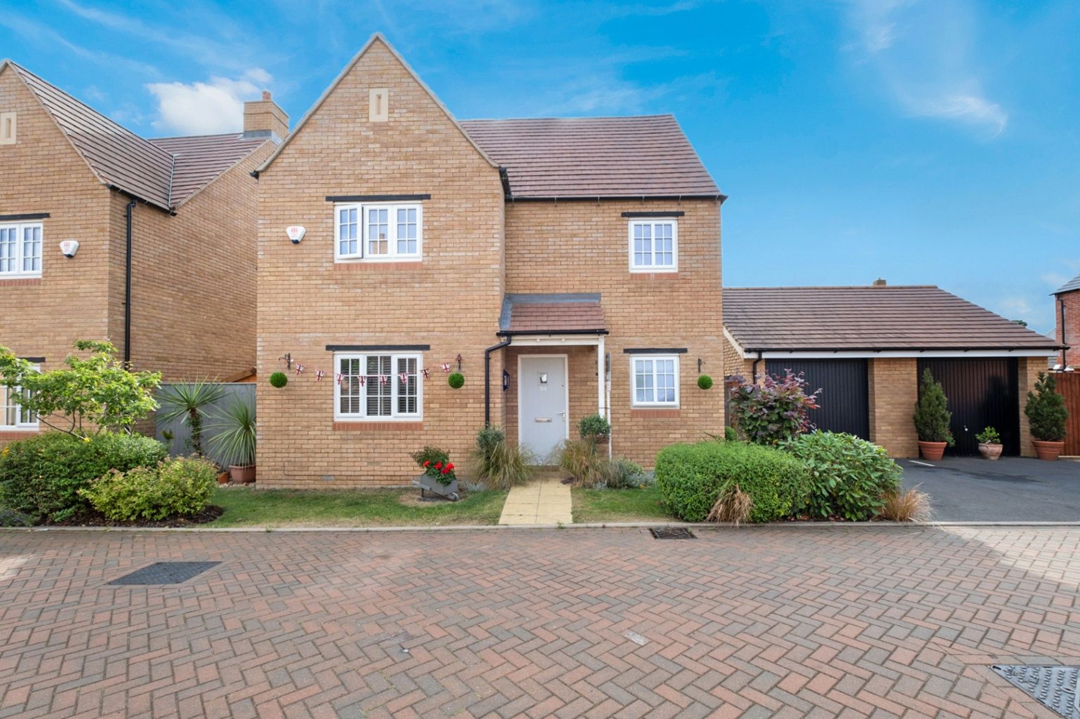 4 bed detached house for sale in Parsons Piece, Banbury OX16 Zoopla