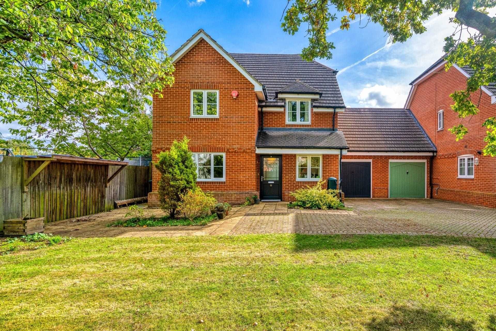 4 bed detached house for sale in Oak Grove, Emmer Green RG4 - Zoopla