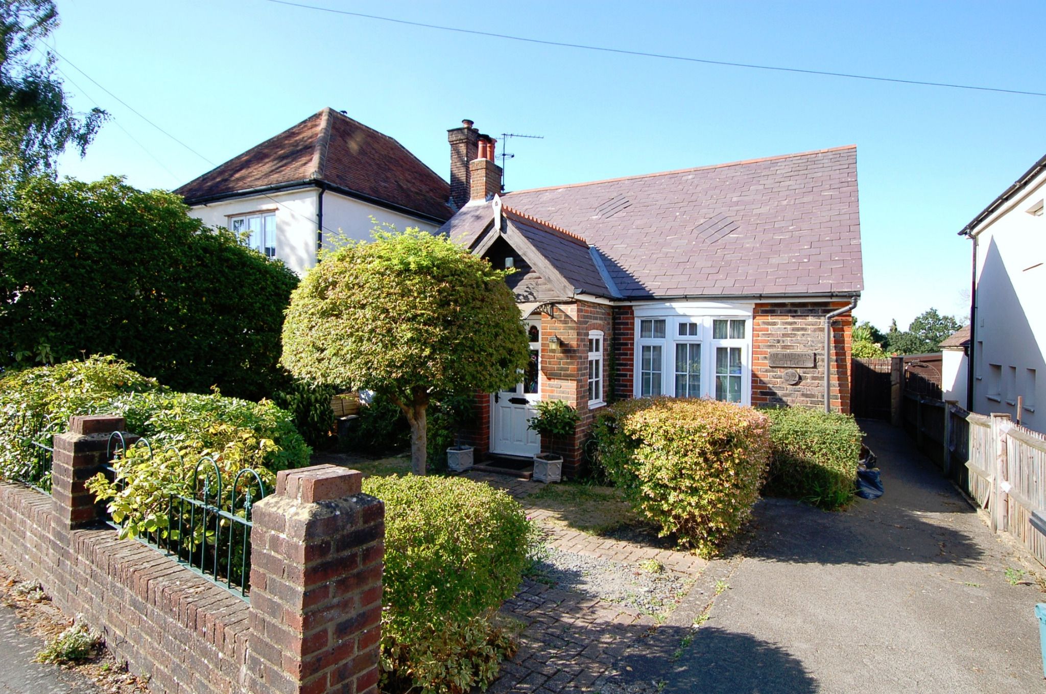 2 bed property for sale in Victoria Road, Knaphill, Woking GU21 Zoopla