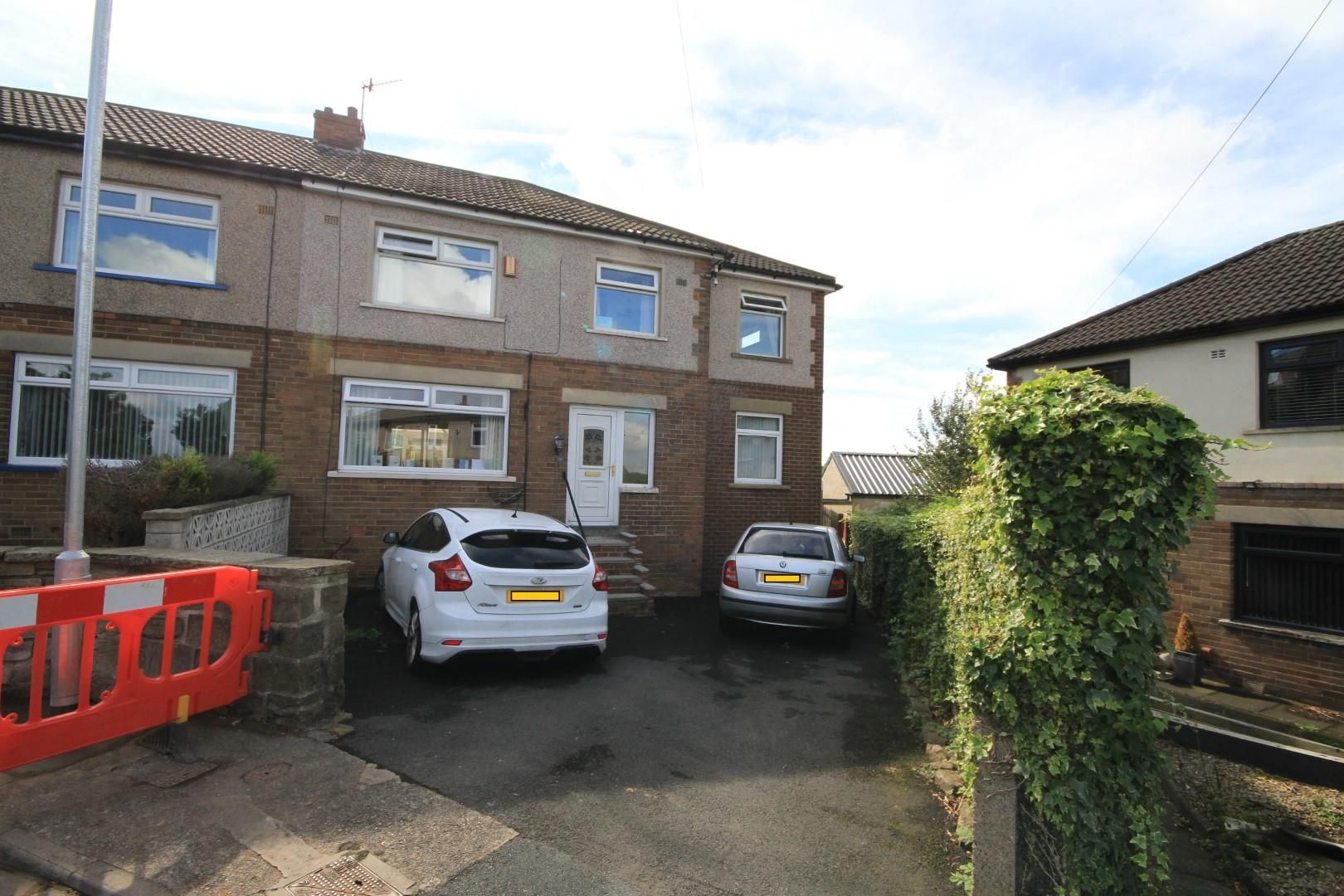 5 bed semidetached house for sale in Low Ash Drive, Wrose, Shipley