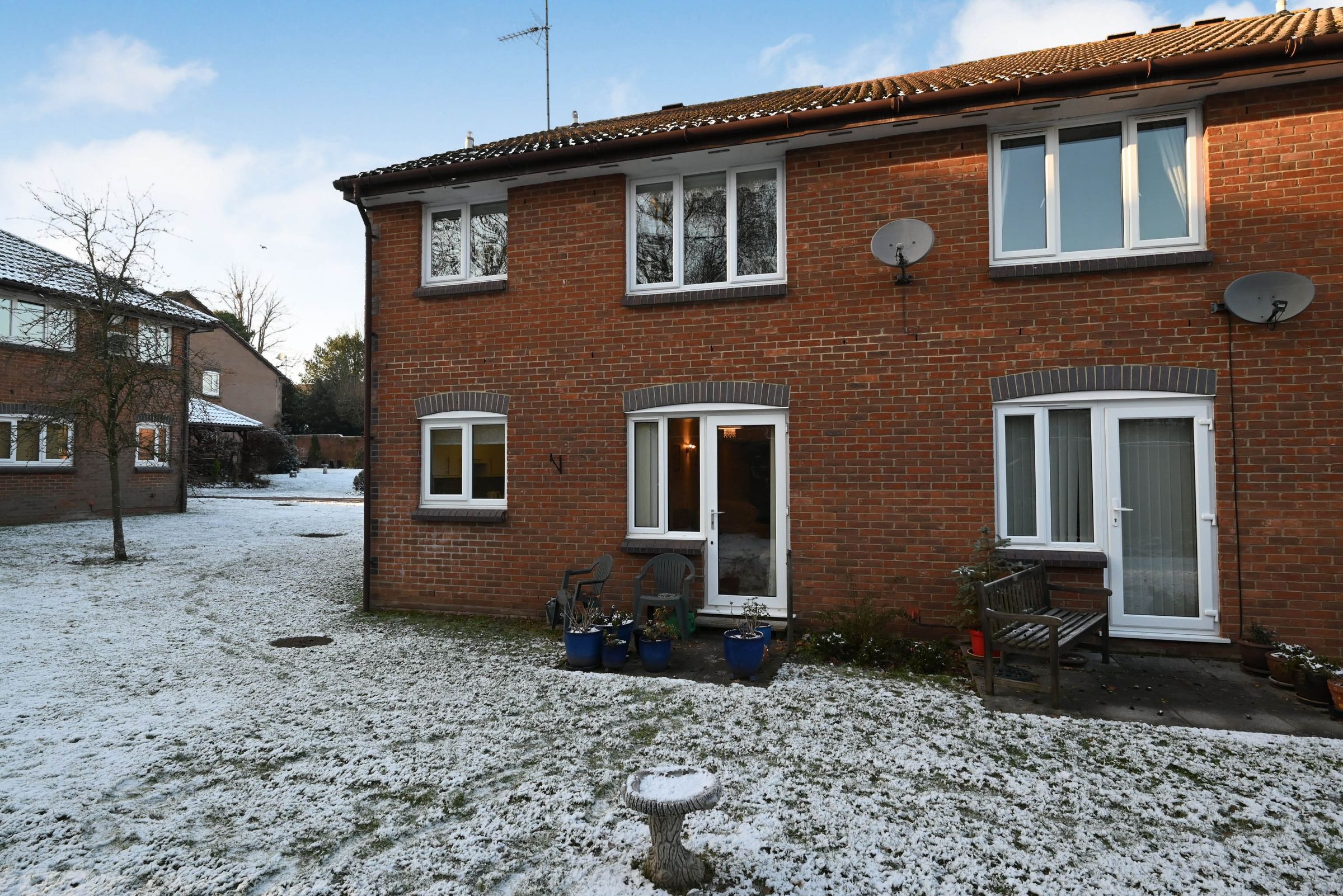 2 bed flat for sale in Acorn Drive, Wokingham RG40 Zoopla