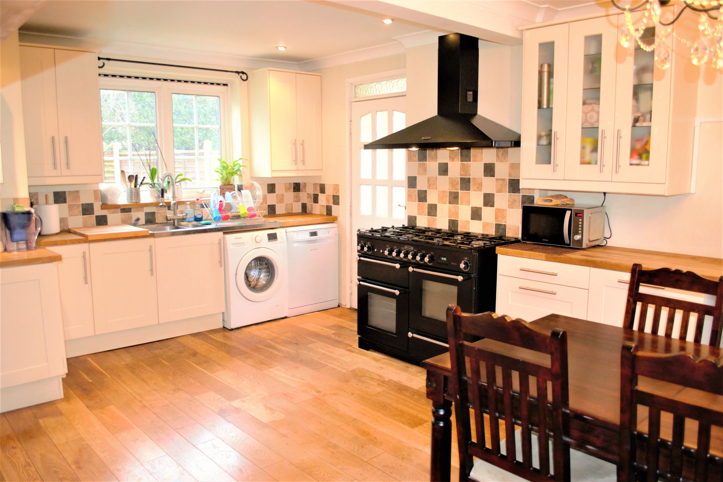3 bed semidetached house to rent in Greenstead Ave, Woodford Green IG8