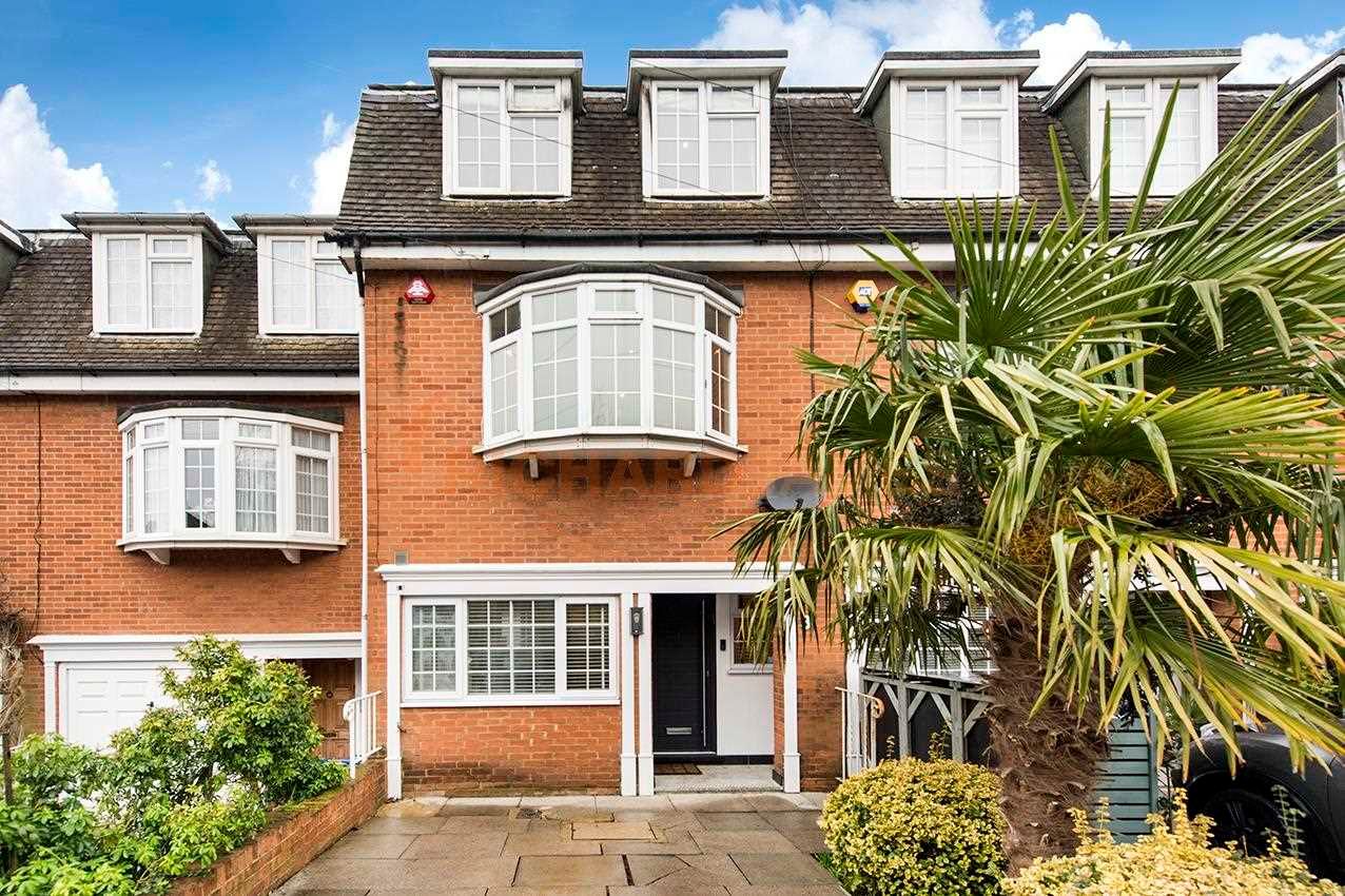 4 bed property for sale in Austell Heights, Austell Gardens, Mill Hill