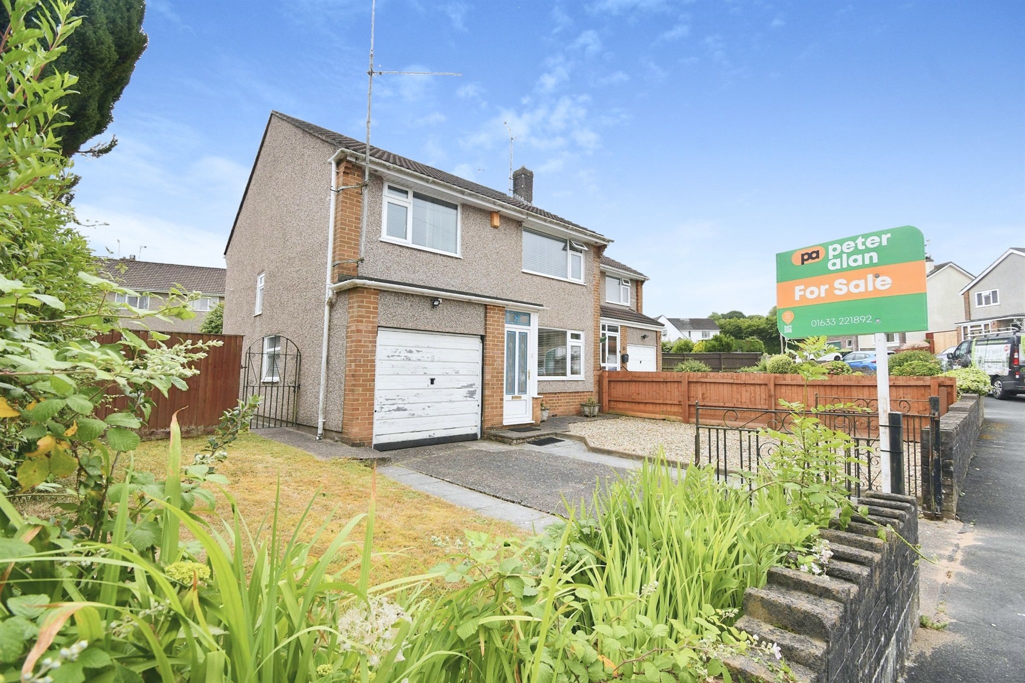 4 bed semidetached house for sale in Oaklands Park Drive, Rhiwderin