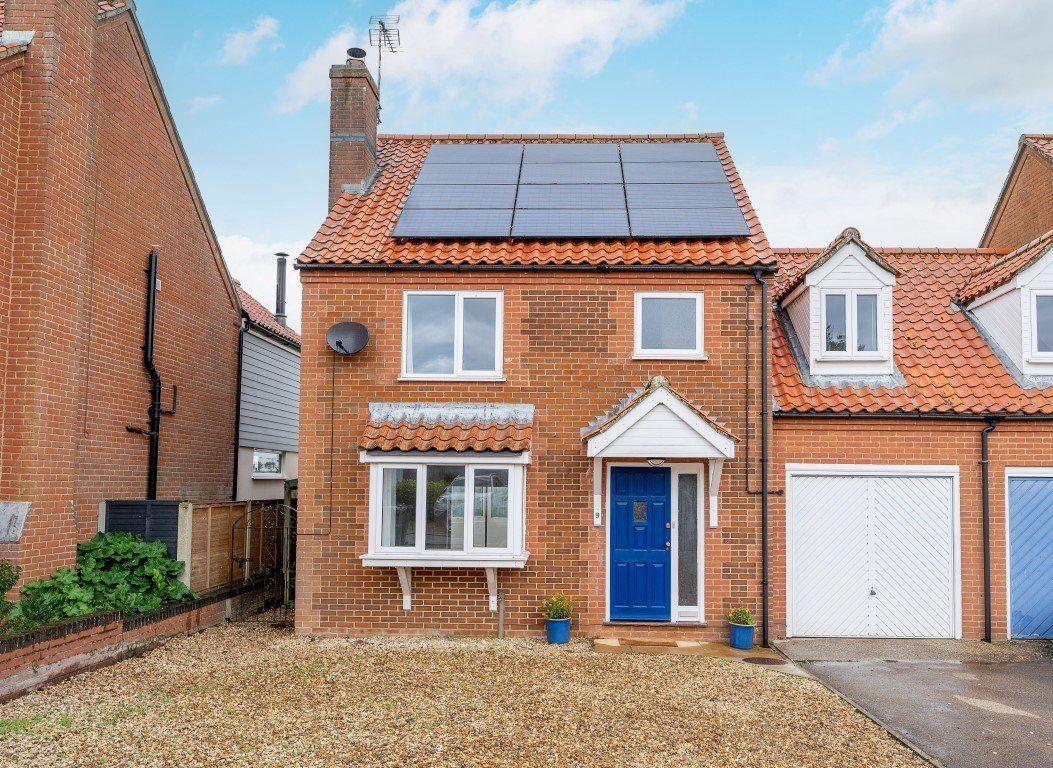 4 bed semidetached house for sale in Windmill Hill, Great Bircham