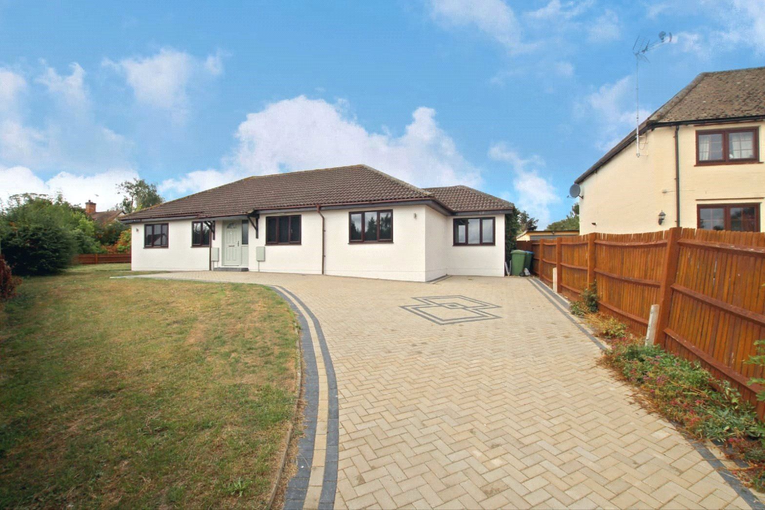 4 bed bungalow to rent in Drayton Road, Newton Longville