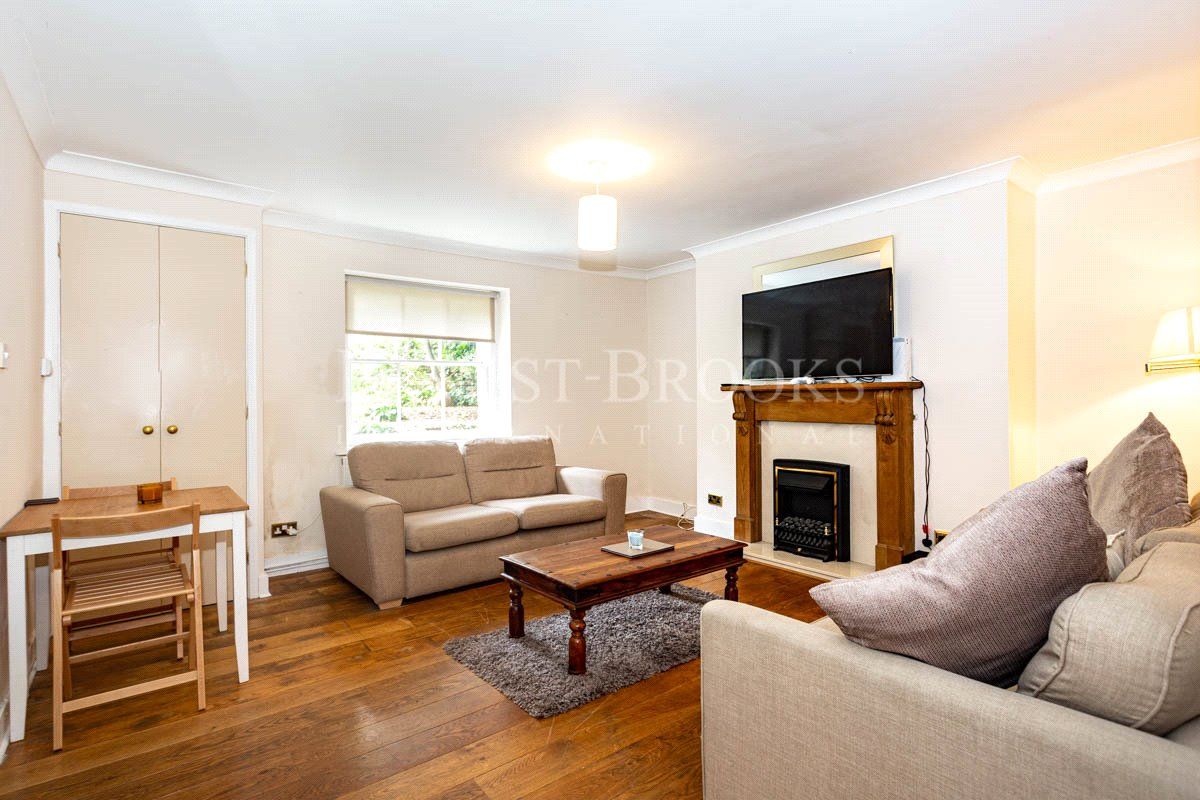 89 Shooters Hill Road, Blackheath SE3  
