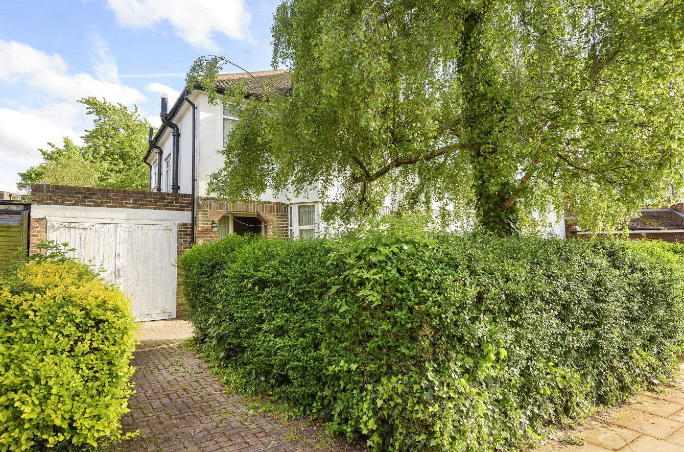3 bed semidetached house for sale in Riverdene, Edgware, Middx HA8