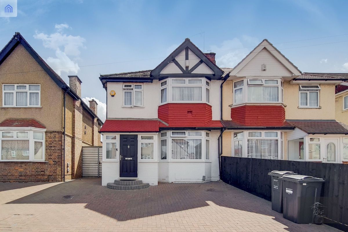4 bed semidetached house for sale in Heath Road, Hounslow TW3 Zoopla