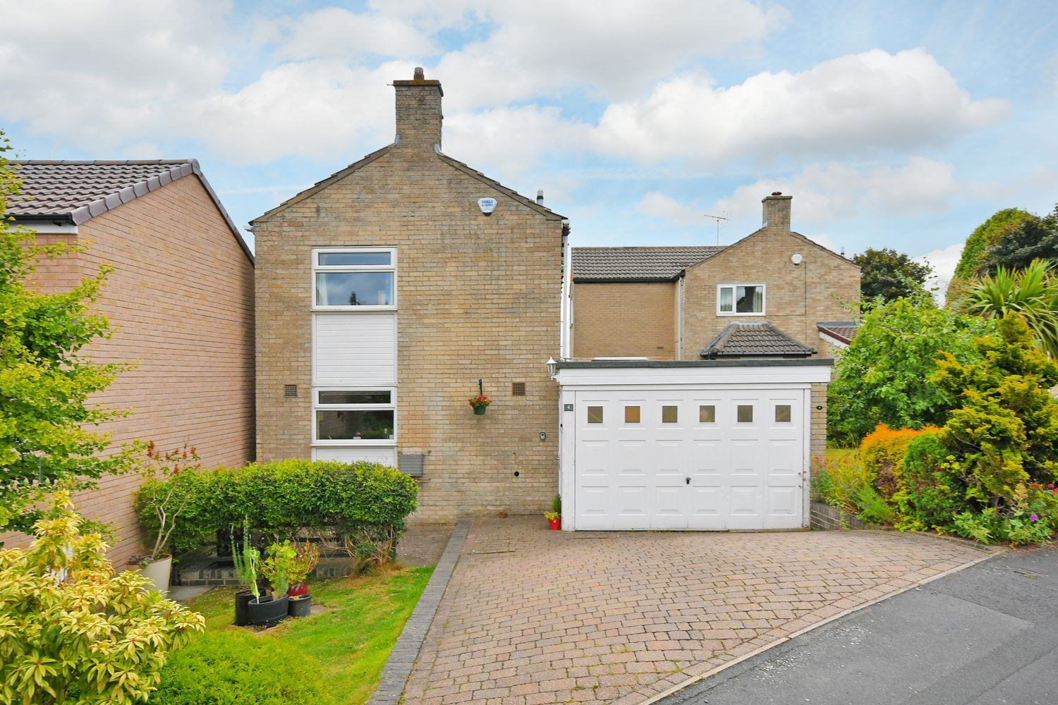 3 bed detached house for sale in Crofton Rise, Dronfield, Derbyshire