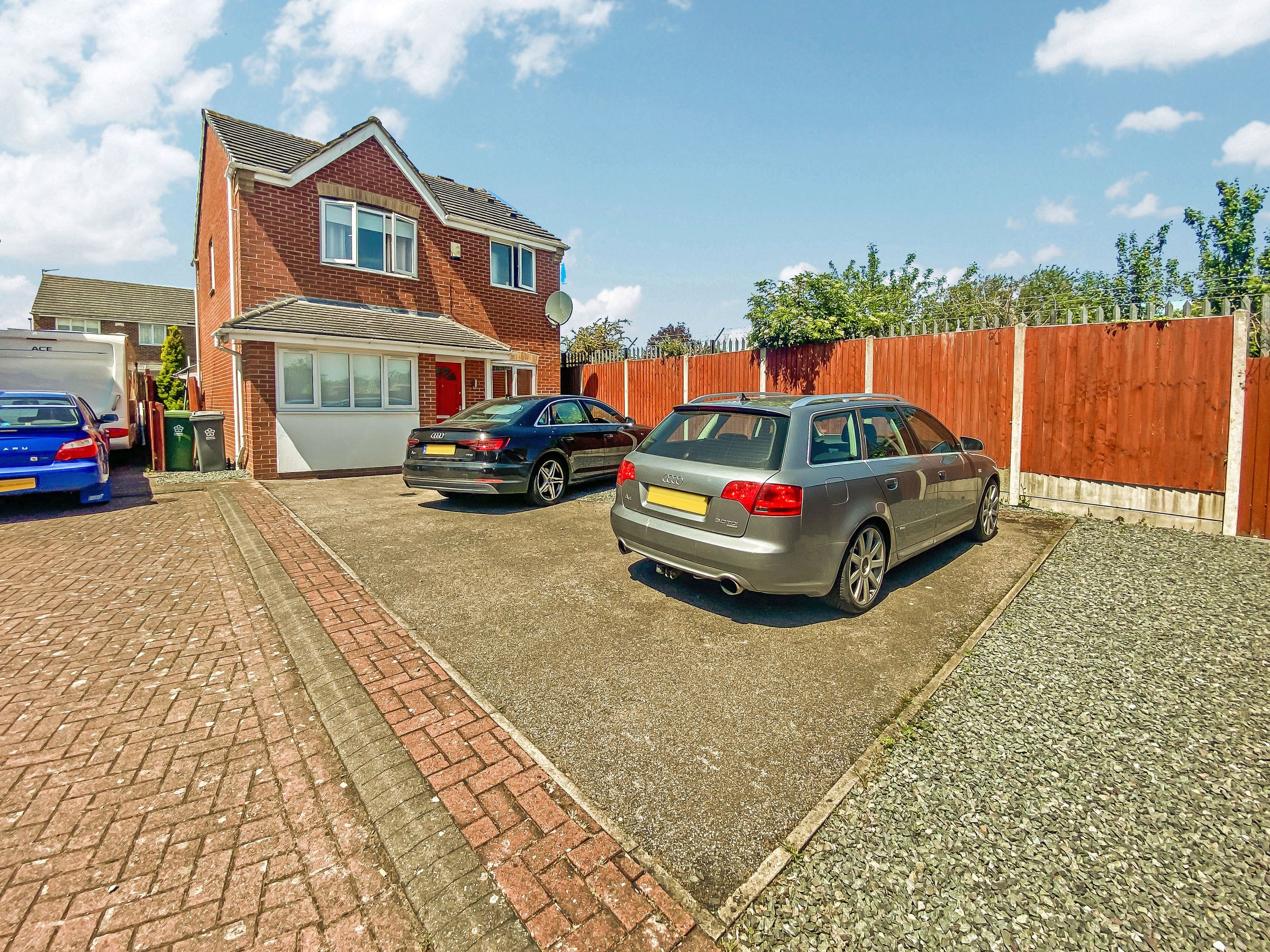 May Close, Leicester, Leicestershire LE3  