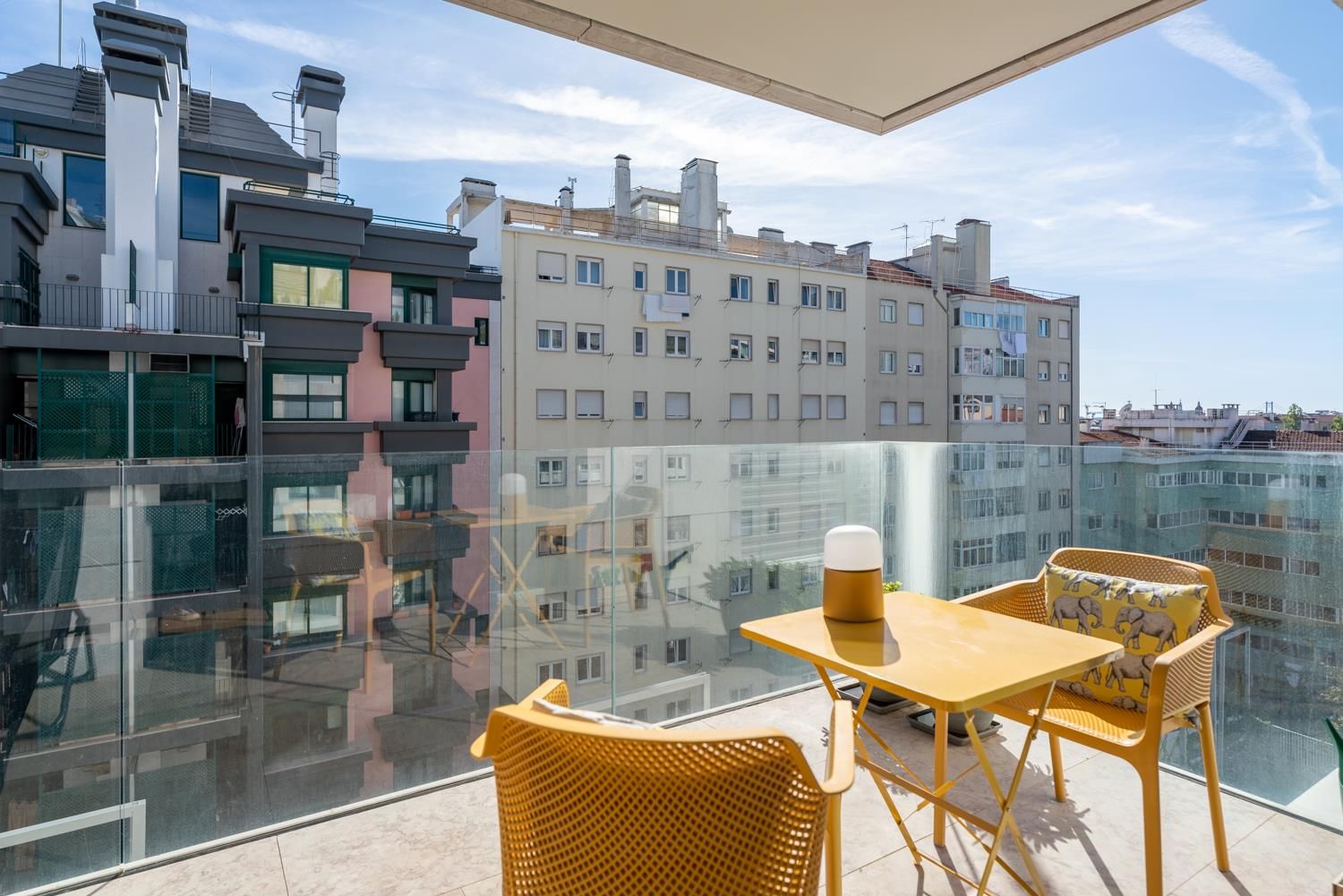 3 bed apartment for sale in Lisbon, Santo António, Portual, Portugal